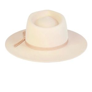 New never been worn Lack of Color Ivory Zulu hat.